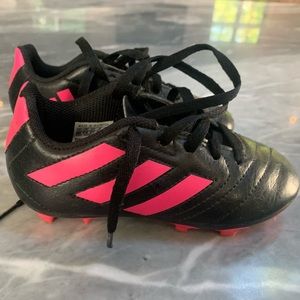 Adidas girls soccer cleats sz 10 pink & black